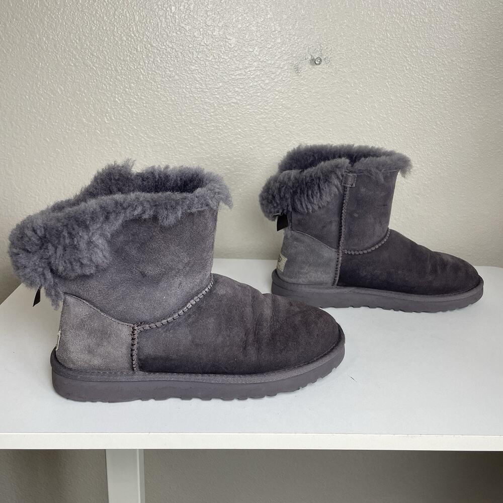 UGG Australia Women's US Size 7 MINI BOW Gray Suede Boots 1005062
